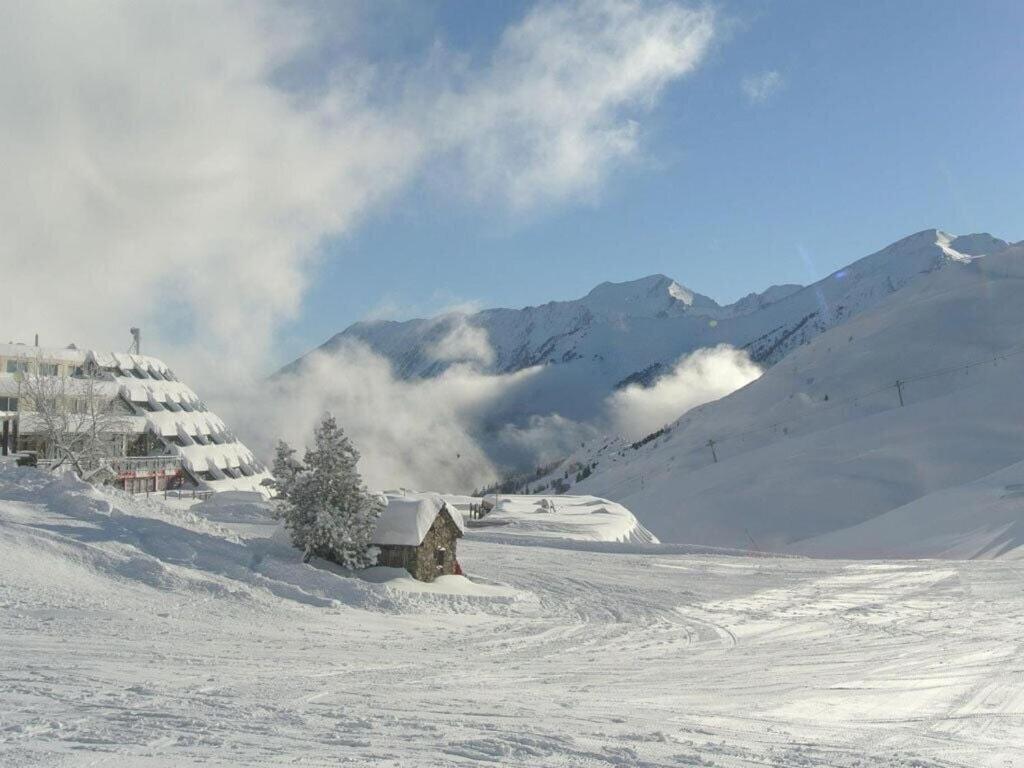 Ski Piau Engaly 50 M Des Pistes De Ski Et Du Coeur De Station Aragnouet Kültér fotó